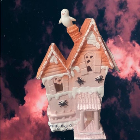 Light up Halloween Pink Faux Iced Cookie Haunted House w/ghost & Spiders! NWT - Picture 1 of 11